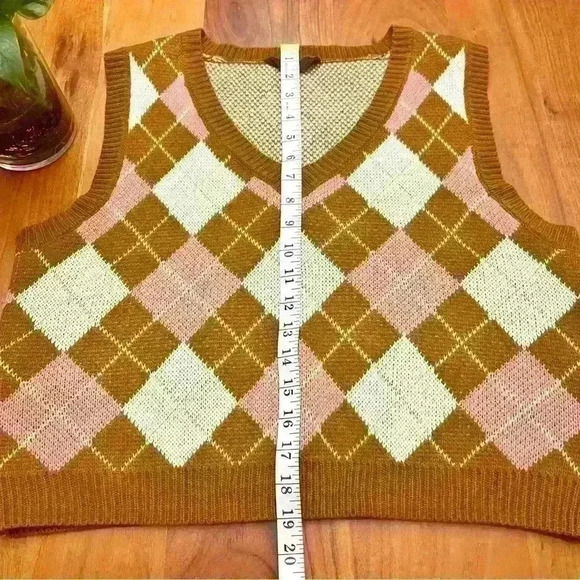 NOBO Y2K Oversized Diamond Pink & Brown V-neck Cropped Short Sweater Vest - Picture 10 of 13